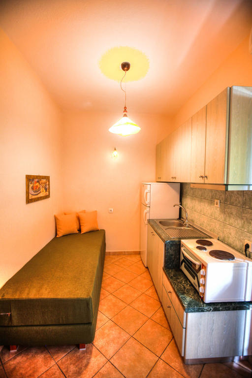 Anna Karra Studios & Apartments Βουρβουρού Δωμάτιο φωτογραφία